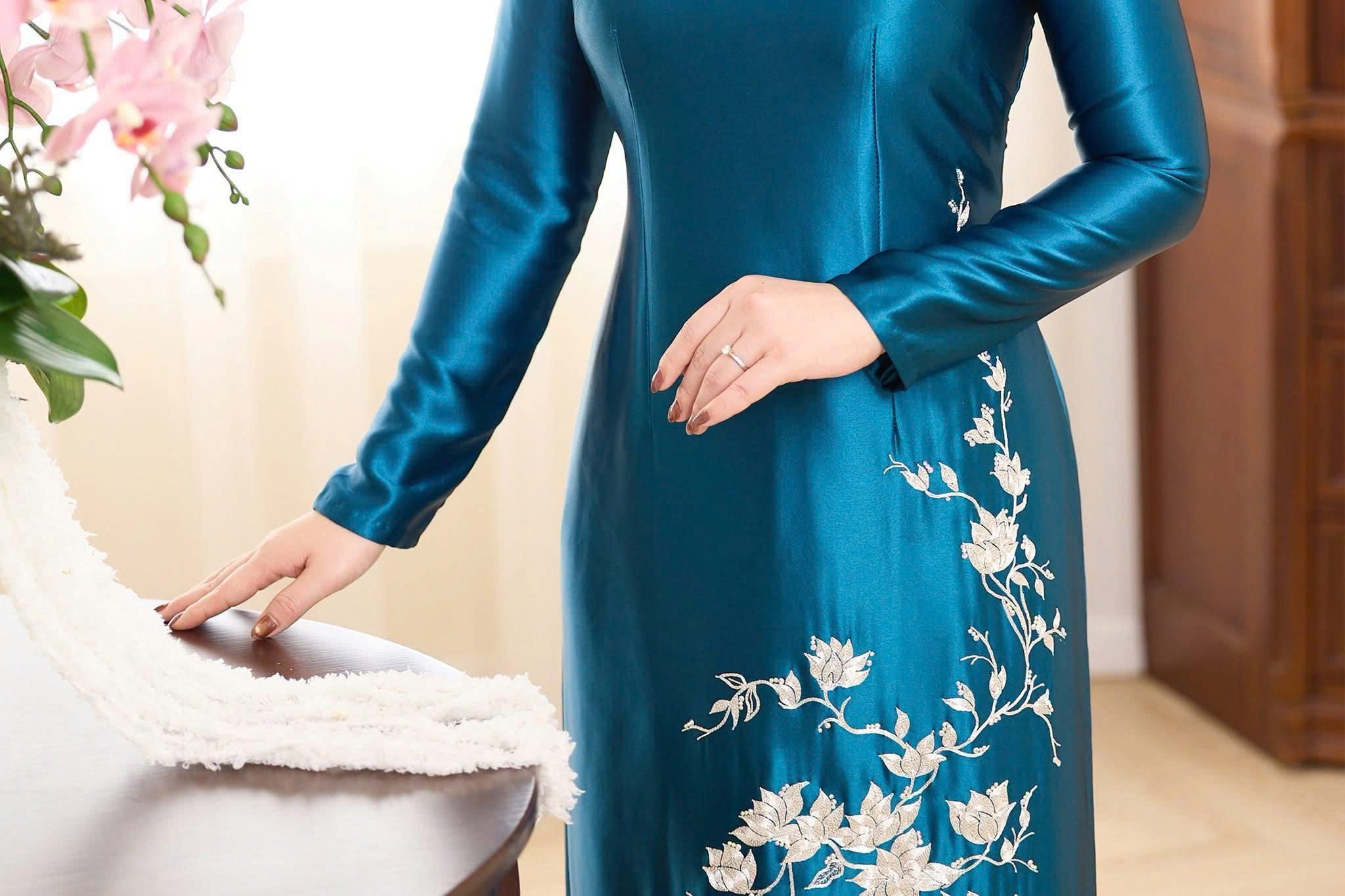 Áo Dài Bà Sui Màu Xanh Ngọc Thêu Hoa Sang Trọng 6 1783916792524 1928379241226433981 6260060007058348959 0d3eac6b1af476f53f4a80802e3212d9