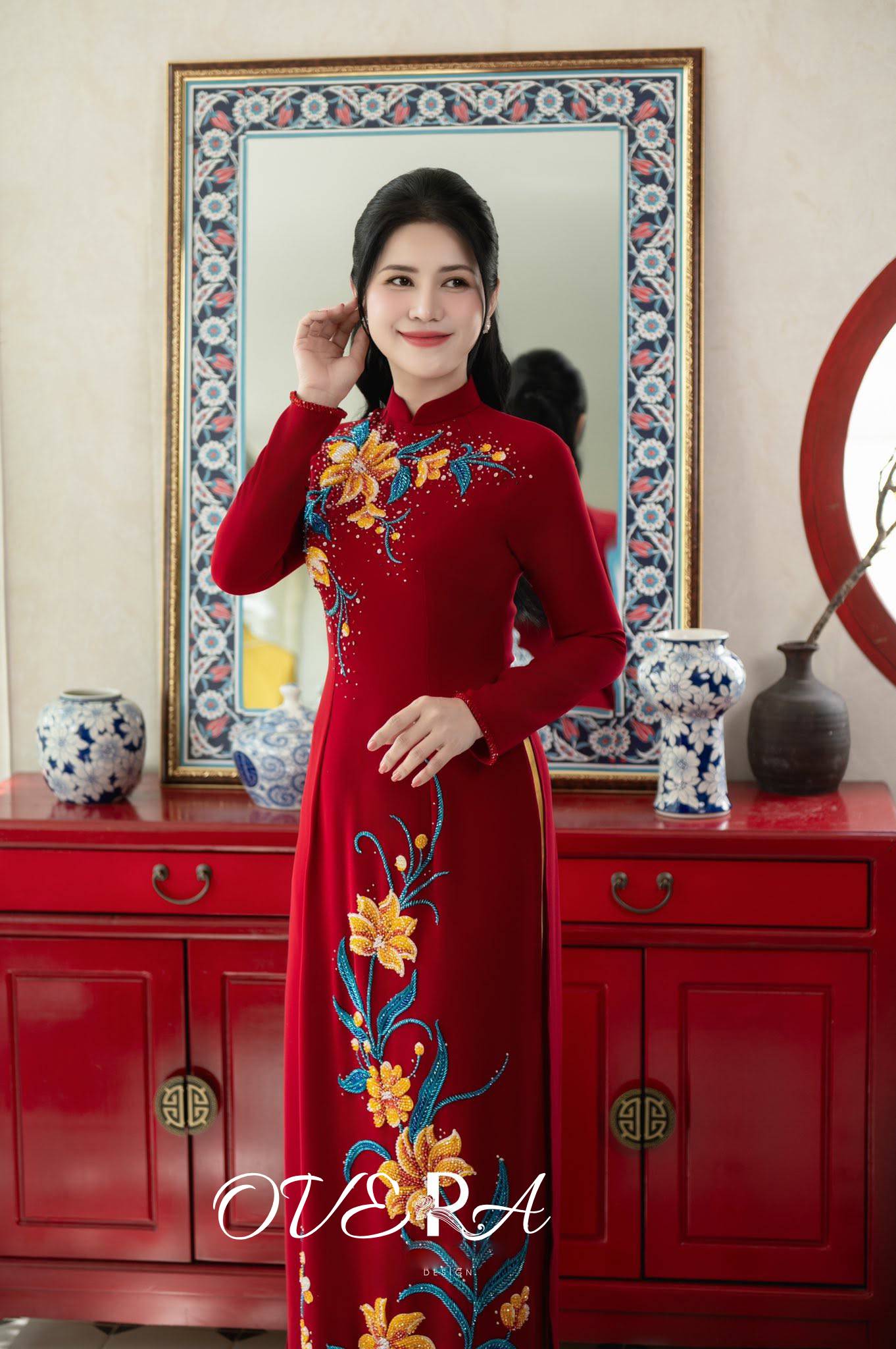Áo Dài Trung Niên Màu Đỏ Thêu Hoa Đính Đá Cao Cấp 5 Áo dài trung niên màu đỏ