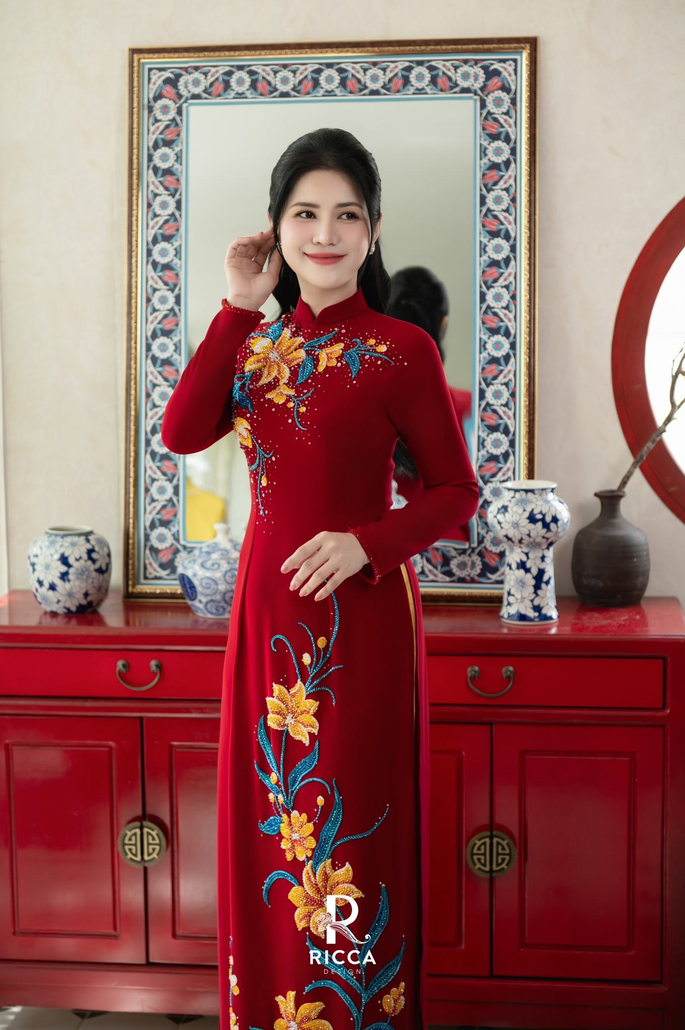 Áo Dài Trung Niên Màu Đỏ Thêu Hoa Đính Đá Cao Cấp