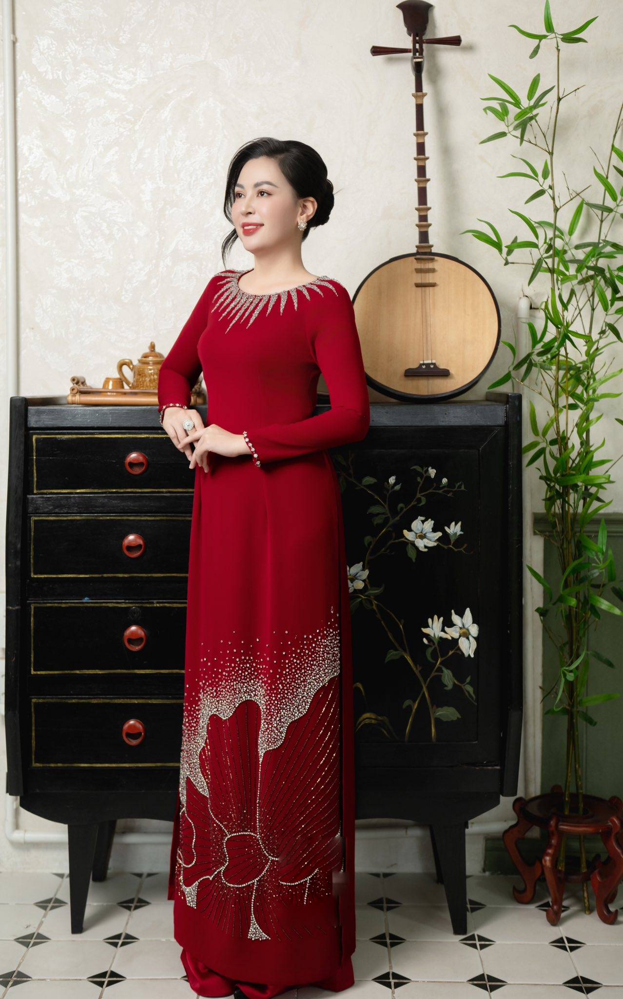 Áo Dài Bà Sui Màu Đỏ Đính Pha Lê Sang Trọng, Quý Phái