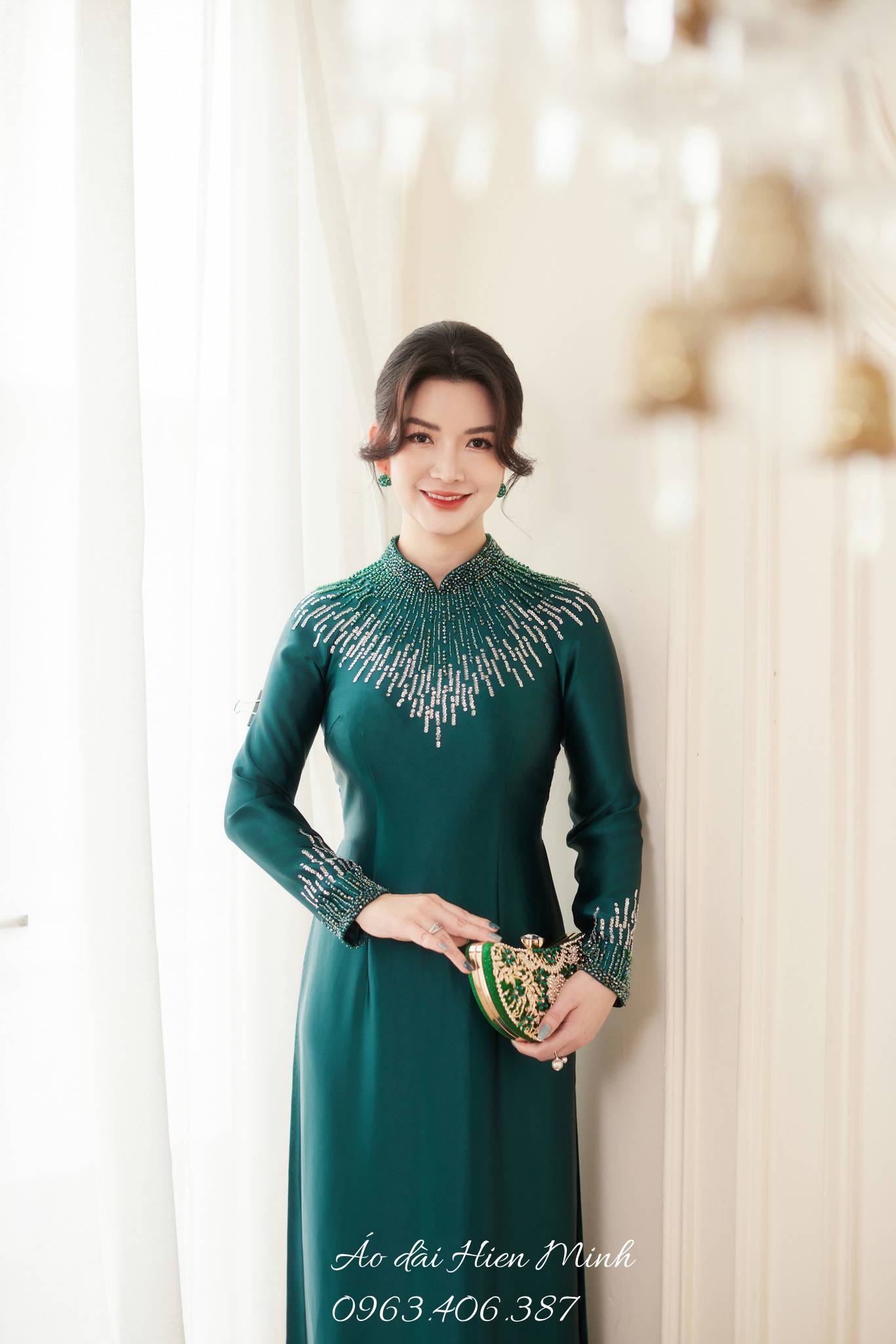 Áo Dài Bà Sui Màu Xanh Đính Pha Lê Cao Cấp