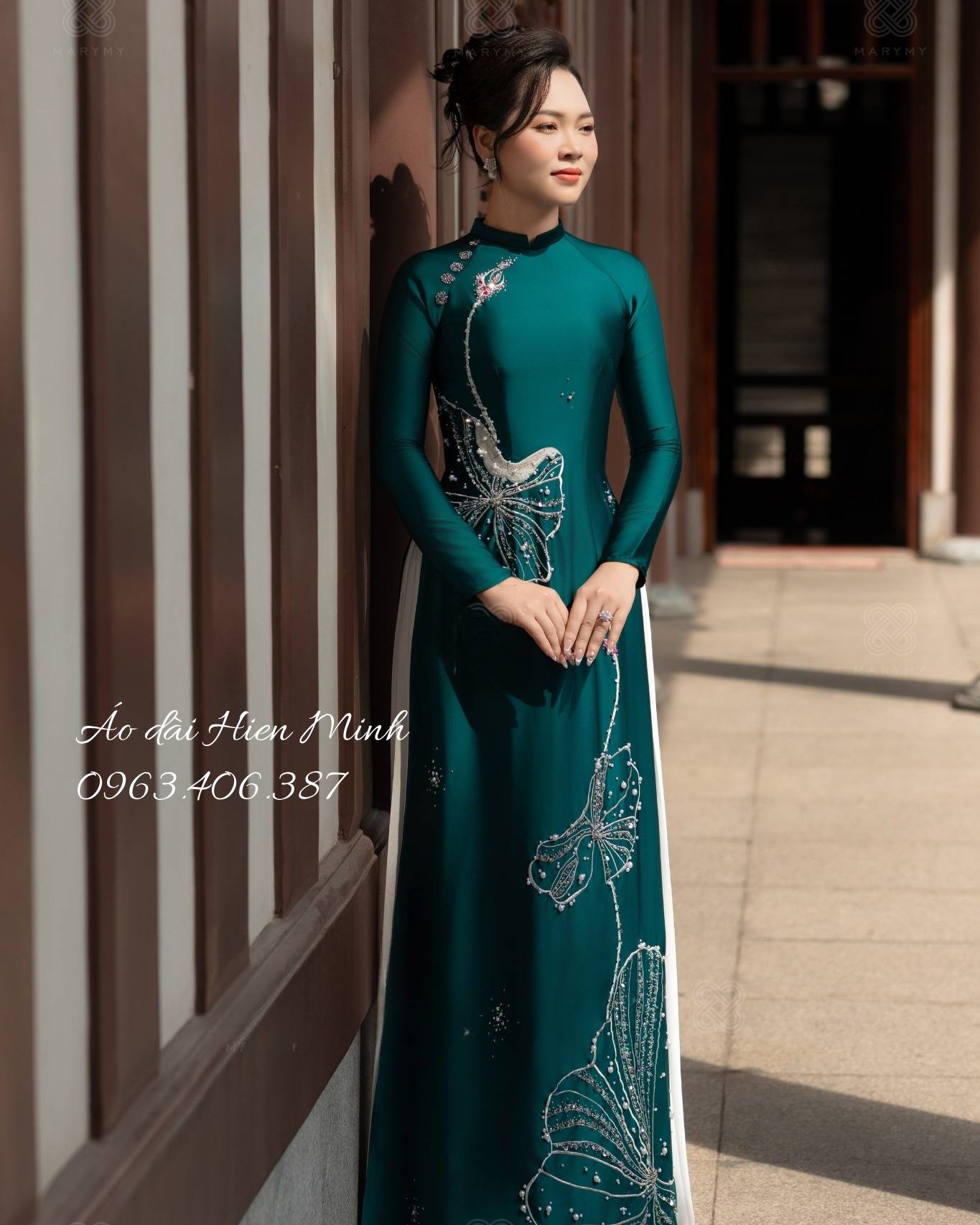 Áo Dài Bà Sui Màu Xanh Ngọc Đính Pha Lê Sang Trọng