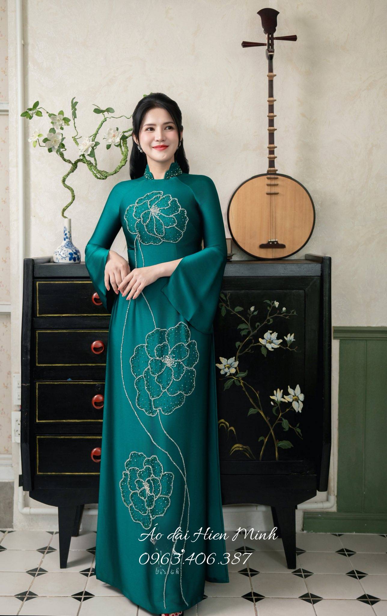 Áo Dài Trung Niên Màu Xanh Cao Cấp - Sang Trọng