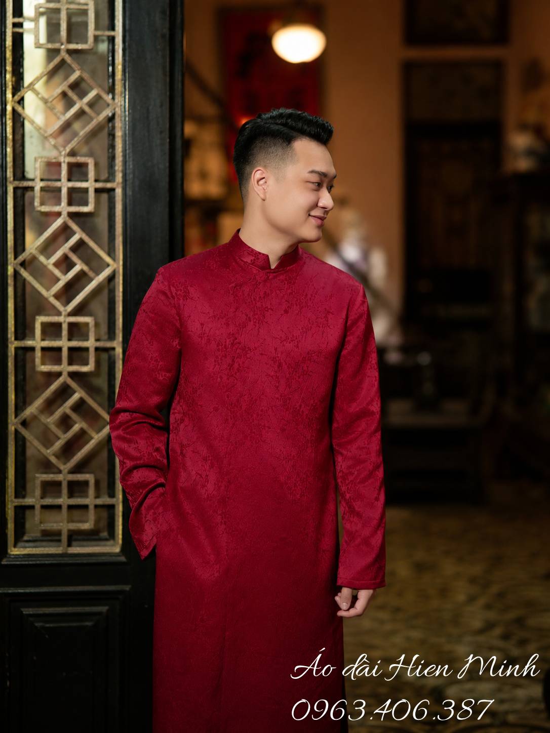 Áo Dài Nam Vải Gấm Màu Đỏ - Thanh Lịch , Hiện Đại 3 Áo dài nam chất liệu vải gấm sang trọng
