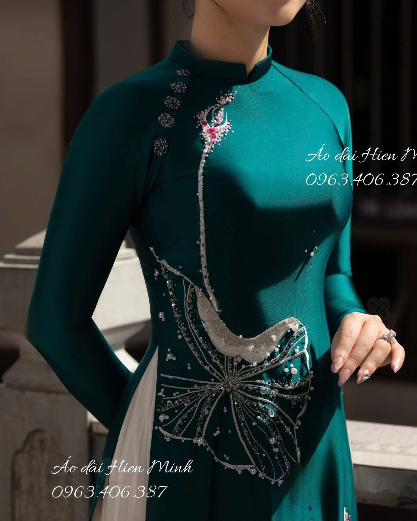 Áo Dài Bà Sui Màu Xanh Ngọc Đính Pha Lê Sang Trọng 5 ao dai danh cho me 2026